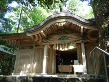 kushihuru_shrine.jpg